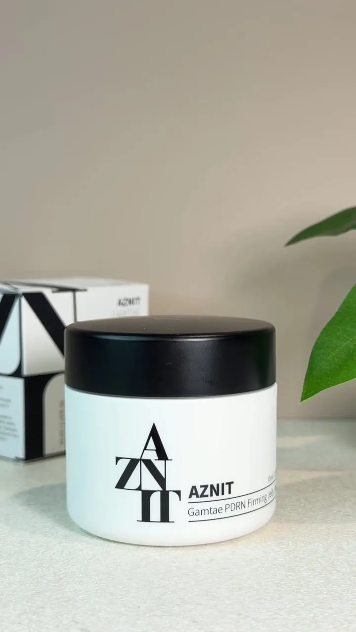 AZNIT jelly serum: translucent texture lifted from the jar with a spatula